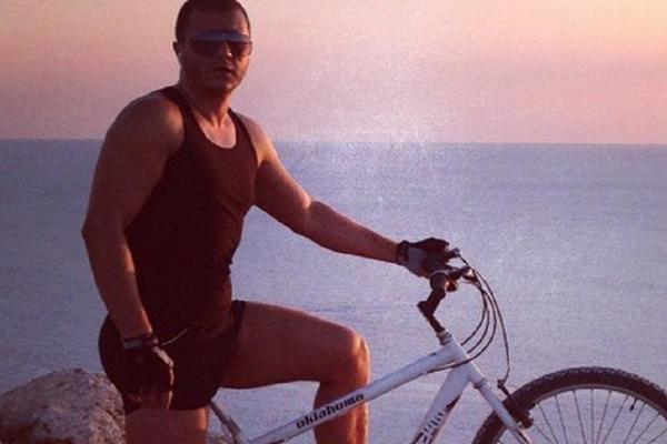 Ne gubi vreme: Cecin brat opet smuvao pevačicu! I to kakvu!  (FOTO)