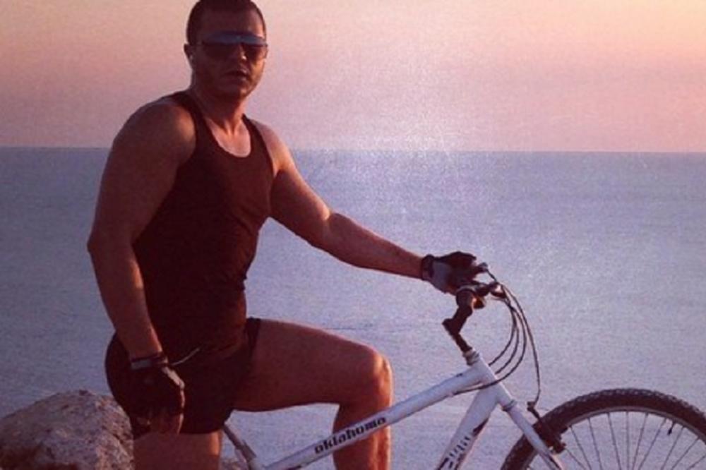 Ne gubi vreme: Cecin brat opet smuvao pevačicu! I to kakvu!  (FOTO)