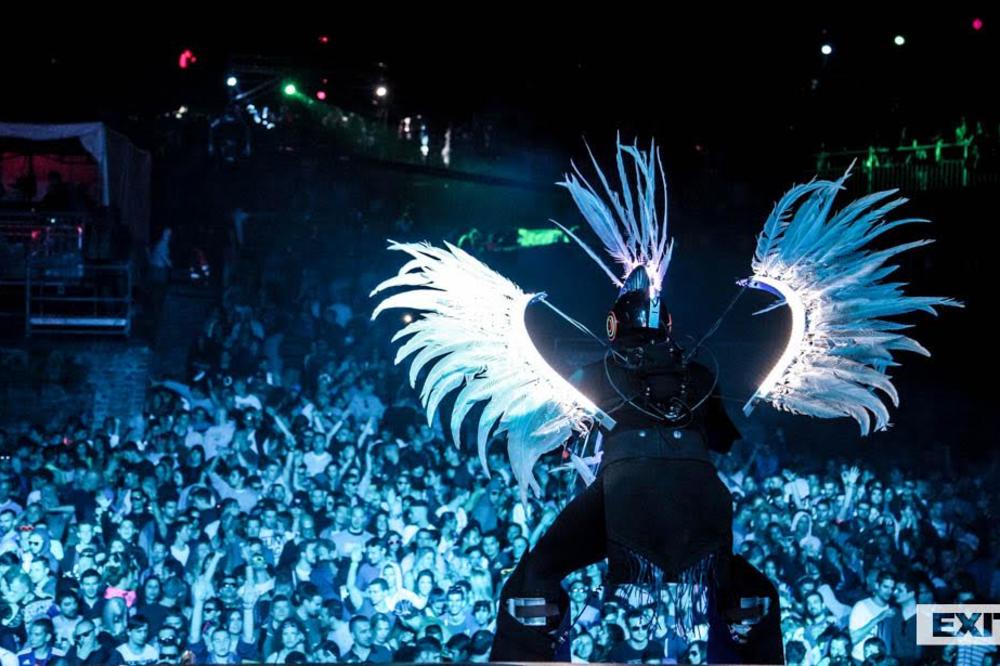 Exit ludnica je počela! Haos oko Petrovaradinske tvrđave! (FOTO) (VIDEO)