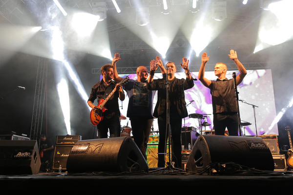 Galija plovi, Van Gog slika... A šta radi novembar u julu? (FOTO)