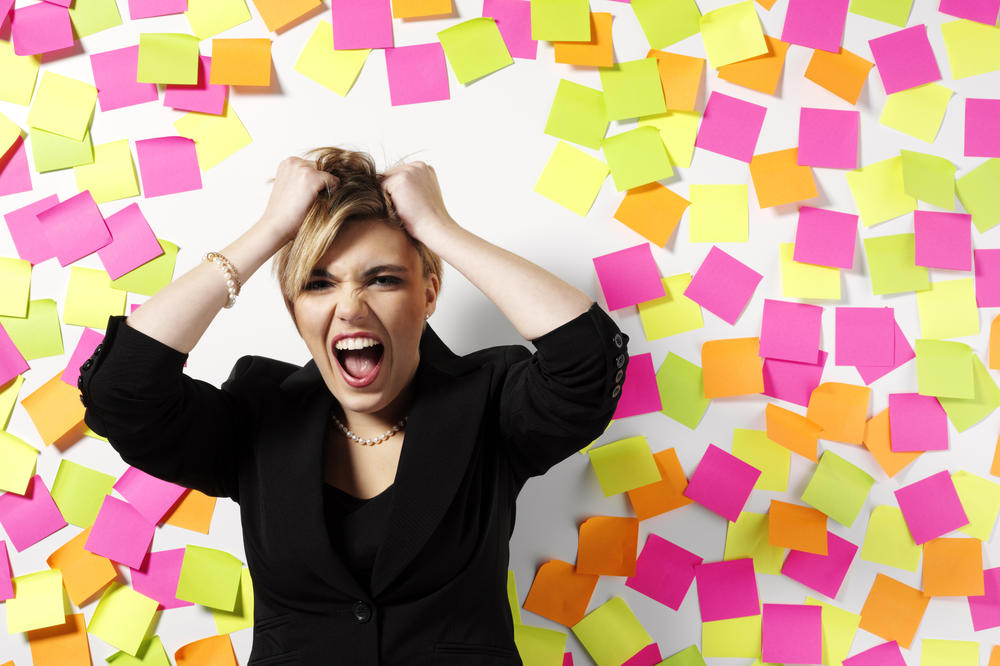 Devojke, ne možete da nađete posao, ne zovu vas na razgovore? Evo kakva slika u CV vam treba!