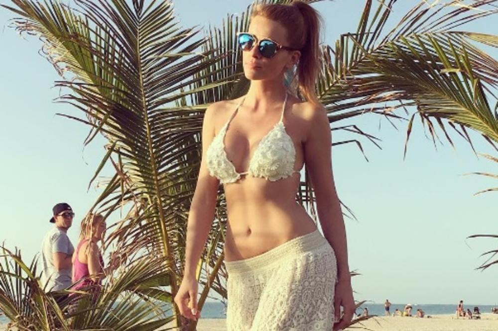 Otkud to od nje? Stidljiva Jelena Kostov ugradila silikone, pa pokazala guzu! I to u JK stilu!