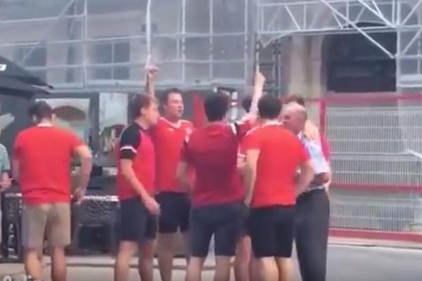 Otac tragično preminule legende velškog fudbala stigao na EURO! Ovo je reakcija navijača! (VIDEO)