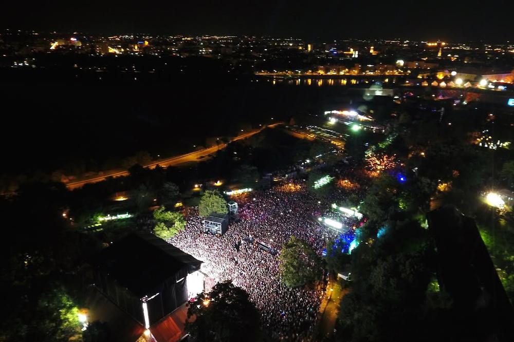 Full fullova: 44.000 ljudi na đavi za najposećeniji četvrtak na Exitu! (FOTO) (VIDEO)