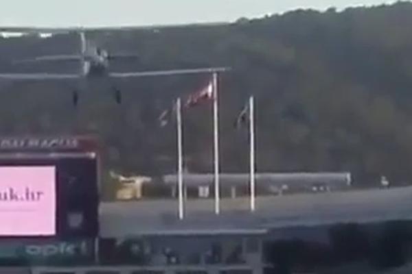 Navijači se presekli: Hajduk na Poljudu častio navijače nezaboravnom avionskom vratolomijom! (VIDEO)