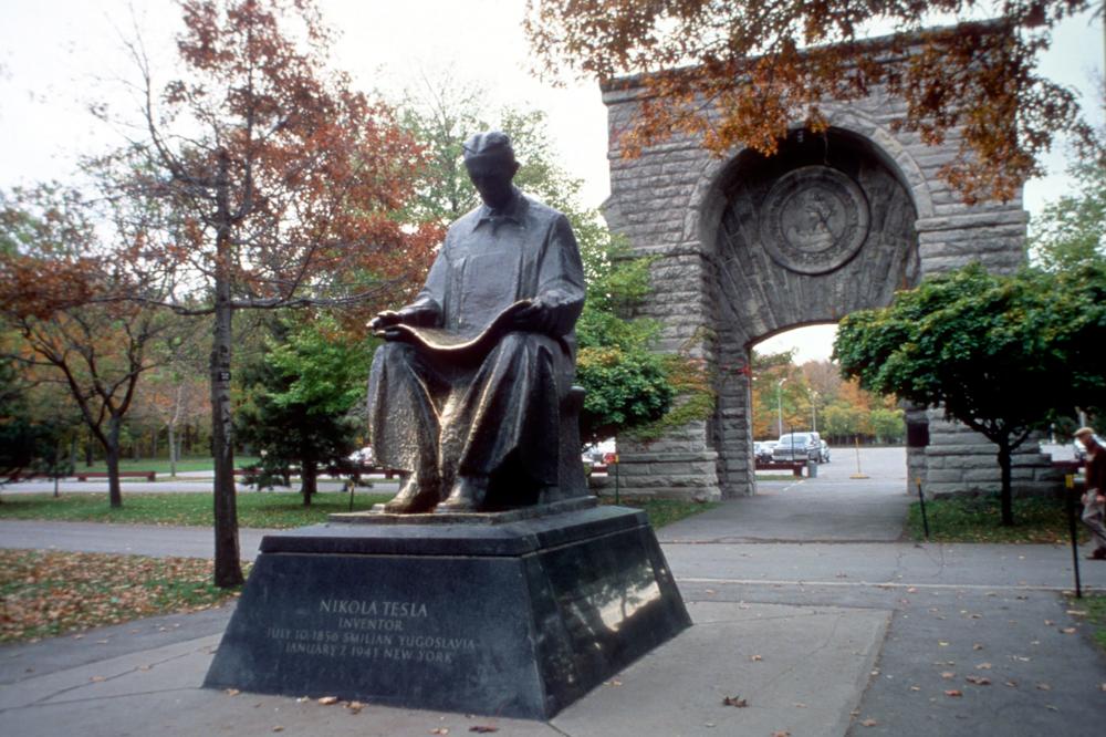 ŠTA BI SE DESILO DA JE TESLA ROĐEN 120 GODINA POSLE? Srbi i Hrvati, hoćete li imati hrabrosti da pročitate ovaj tekst?