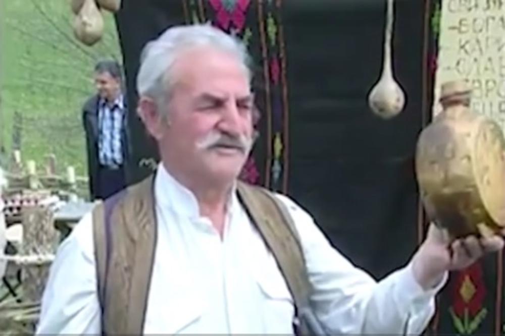 Hit na Fejsu: Srpski domaćin odao počast rakiji na genijalan način! (VIDEO)