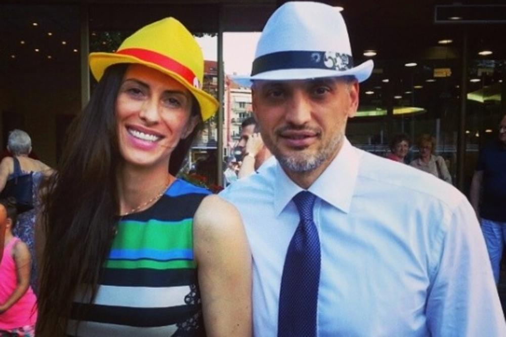 POJAVILA SE INFORMACIJA DA SE ČEDA JOVANOVIĆ POTUKAO SA ŽENOM, JELENA SVE NEGIRA: Oglasio se i POLITIČAR!