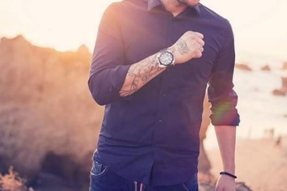 On je prva srpska zvezda u dijaspori: Cice se lože na njega, mame na njegove pesme! (FOTO)