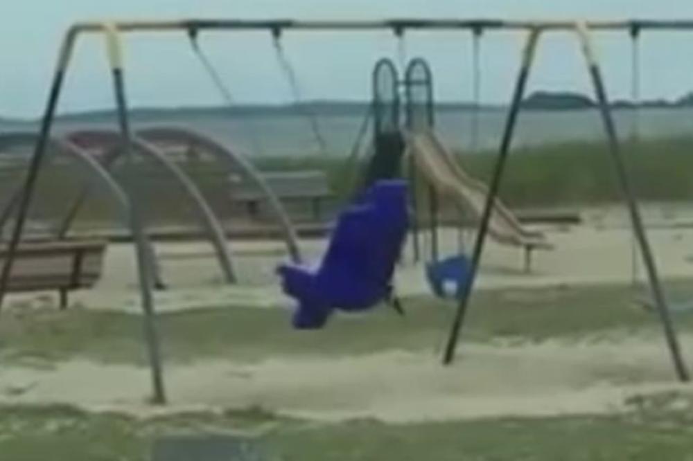 Sedeo je sa ćerkom u kolima, a onda je snimio...duha! Nije verovao svojim očima! (FOTO)