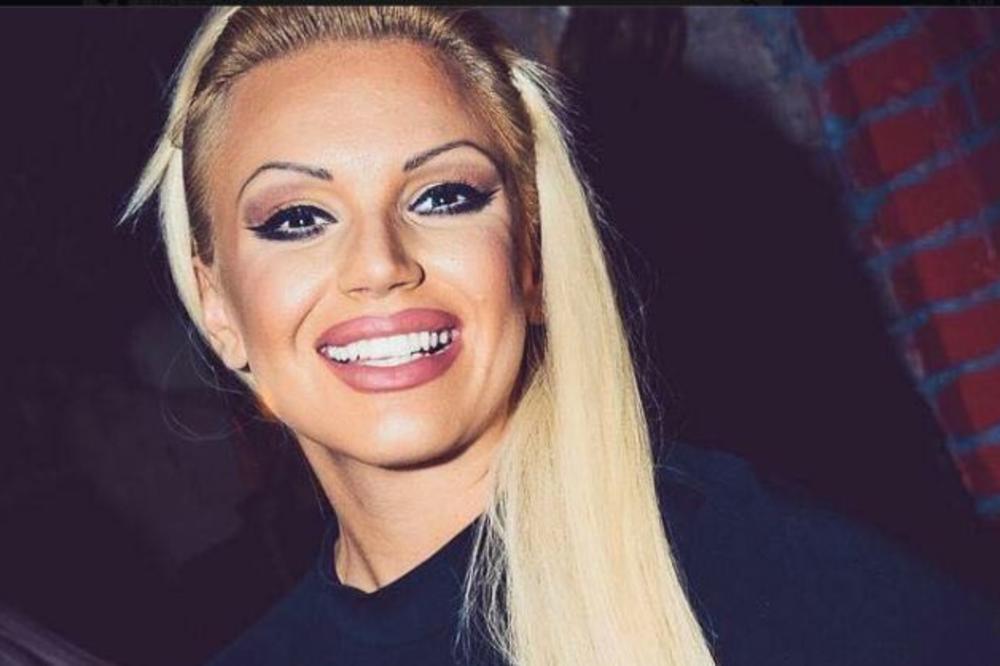 Bombetina: Mlada Dunja pored savršenog pevanja pokazala još nešto što je savršeno! (FOTO)