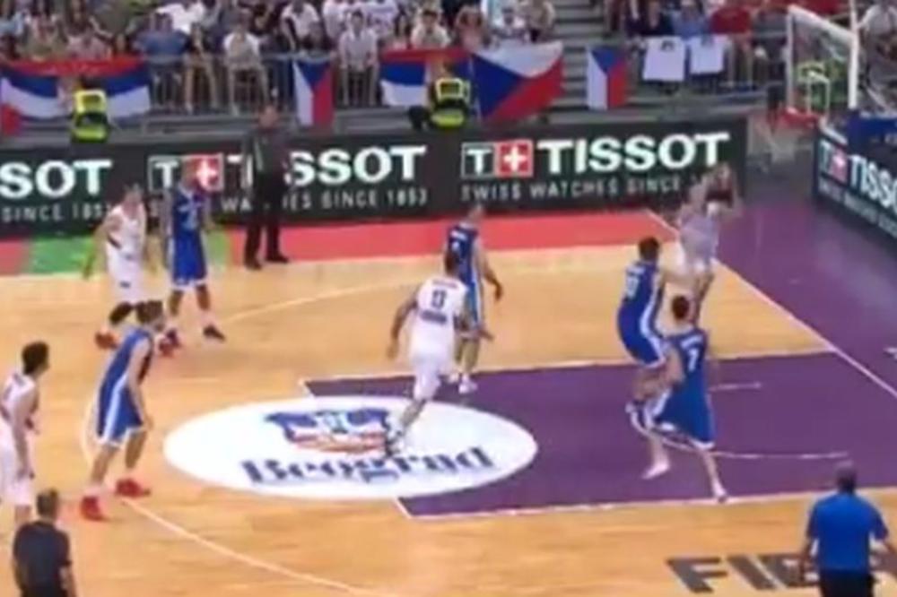 Ono kad Radulja glumi Tea, a Bogdanović jednom rukom digne Arenu na noge! (VIDEO)