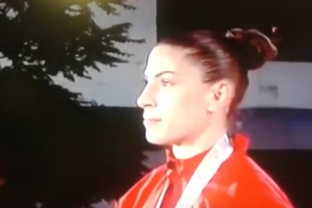 Zlatna Ivana gutala knedle dok je slušala Bože pravde! (VIDEO)