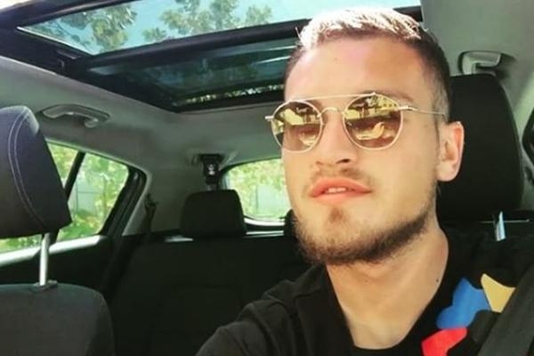 Frizurica, brada, cvike, a sa zvučnika piči... (VIDEO)