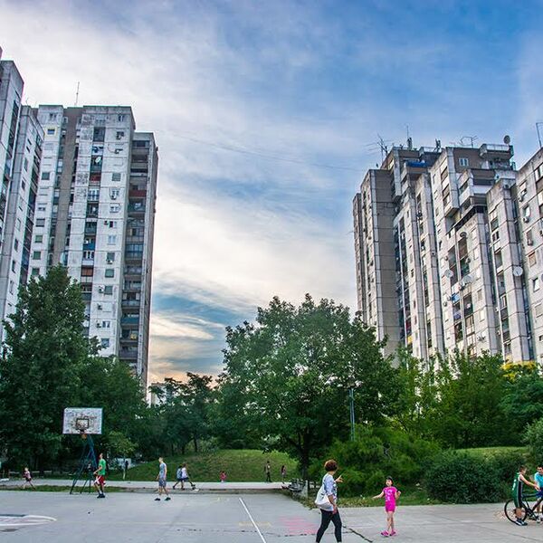 Pomahnitali komšija teroriše stanare na Novom Beogradu: Svakih pet minuta sa razglasa se čuje ovaj ludački krik