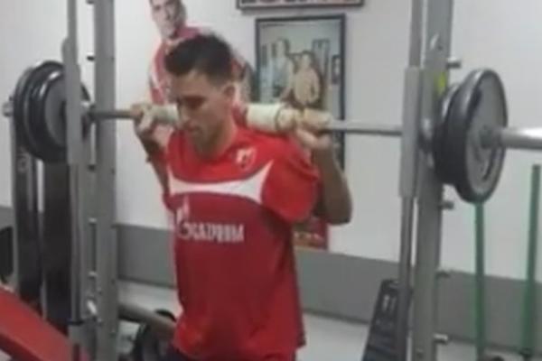 Moučeov prvi trening u teretani mogao bi da mu obezbedi put na Maltu! (VIDEO)