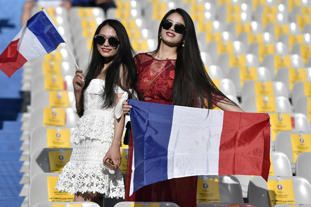 Kojoj biste vi dali titulu? Prelepe Francuskinje i vrele Portugalke dominiraju na tribinama! (FOTO)