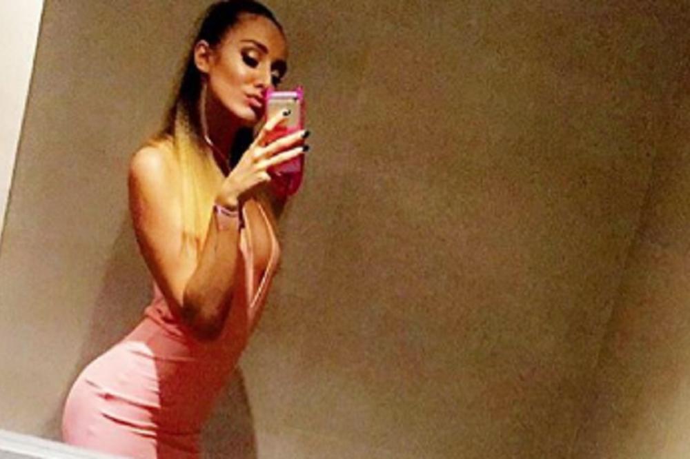 3X bolja riba od Anastasije! Luna Đogani u kupaćem kostimu od kojeg će vam ispasti oči! (FOTO)