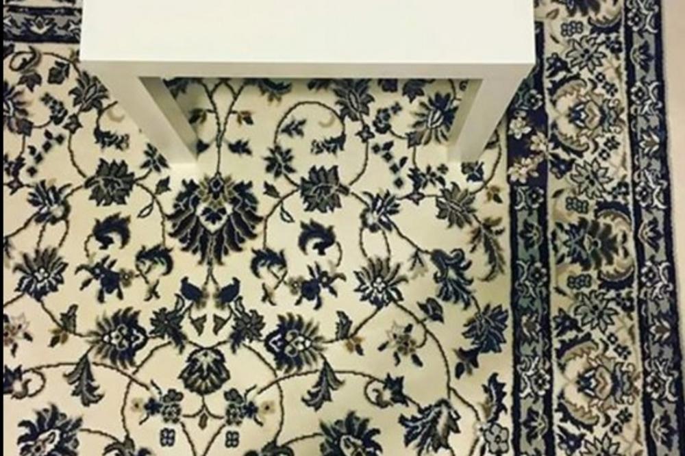 Na ovom tepihu je mobilni! Ako ga vidite, genije ste! (FOTO)