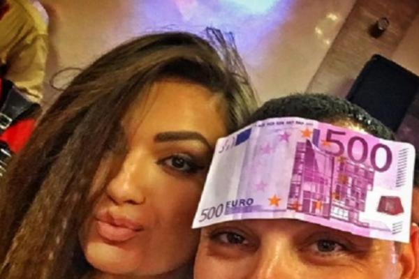 Ovaj pevač nema hit godinama, a zarađuje kao Bog, ljubičaste samo lete! (FOTO)