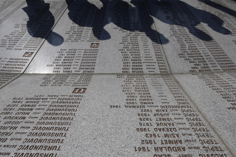 Obeležava se 21. godišnjica Srebrenice: U Potočarima bez srpskog državnog vrha!