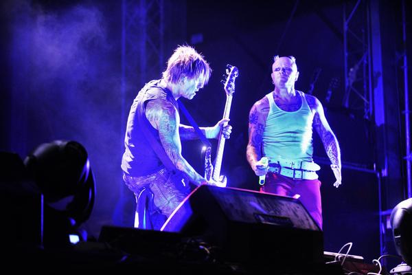 JOŠ JEDNA TRAGIČNA VEST ZA FANOVE PRODIDŽIJA: Preminuo čovek koji im je UVEK čuvao leđa! (FOTO)