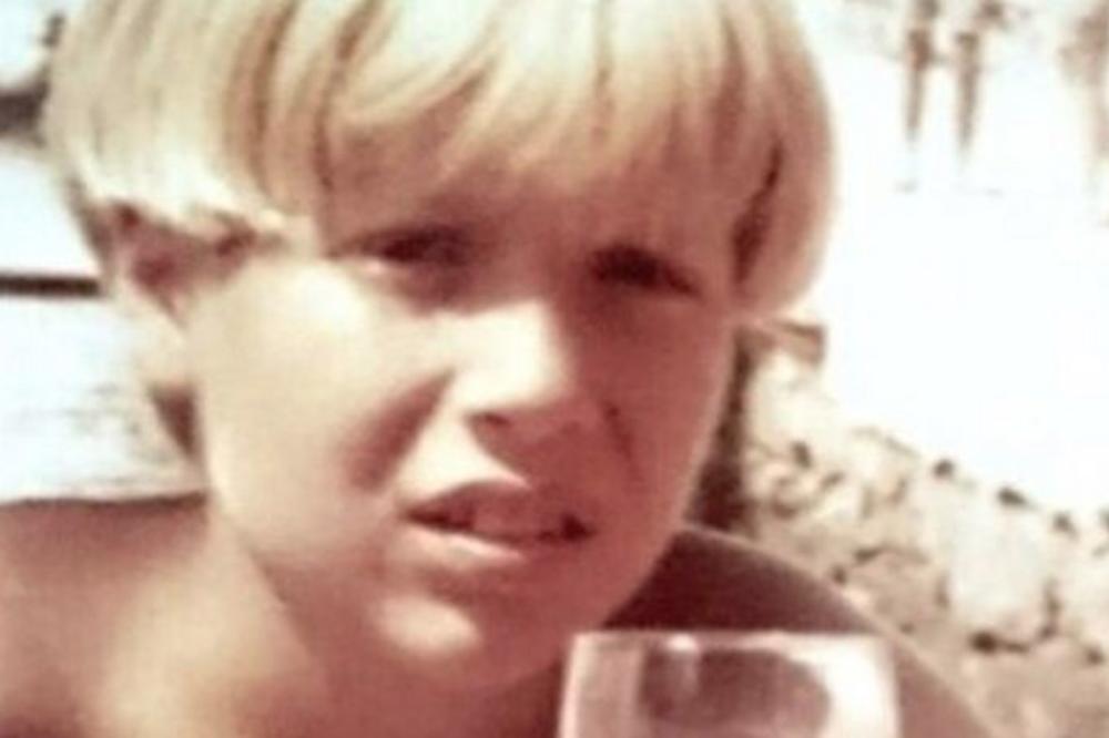 Ma, nema šanse da pogodite ko je ovaj slatkiš s fotke! (FOTO)