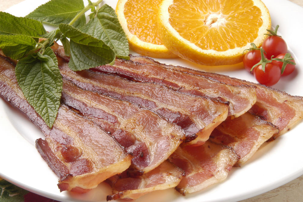 E SAD IMA DA JE JEDEMO SVAKI DAN! Slanina pomaže pri pamćenju, osvežava dah, a ZANEMEĆETE kada budete čuli šta LEČI!