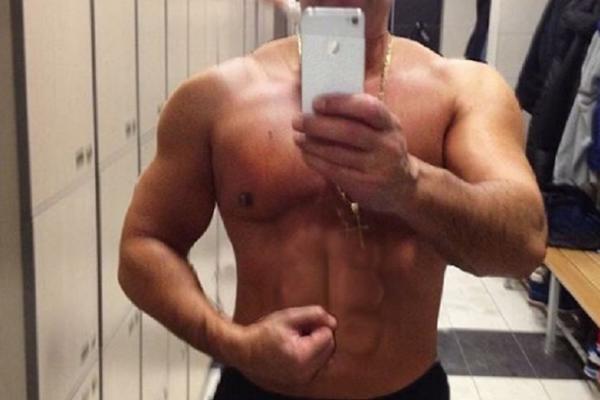 Ima 60 godina i savršeno telo: Nema šanse da provalite o kojem srpskom voditelju je reč!