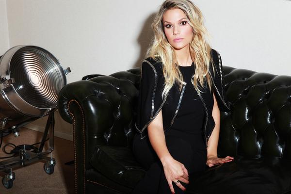 Lena Kovačević izdala novi pop-dance singl Zauvek (VIDEO)