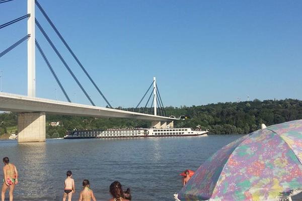 Devojka skočila s mosta u NS jer je pogodila pesma! Htela sam da vidim da li ja to mogu?!