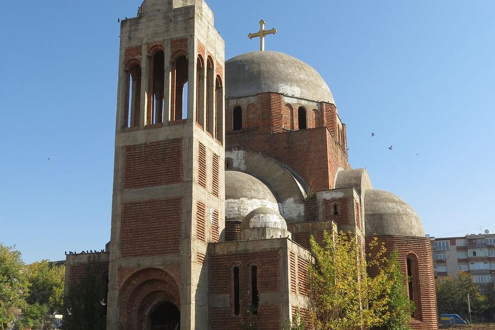 Počelo iskopavanje uz crkvu Hrista Spasa u Prištini!