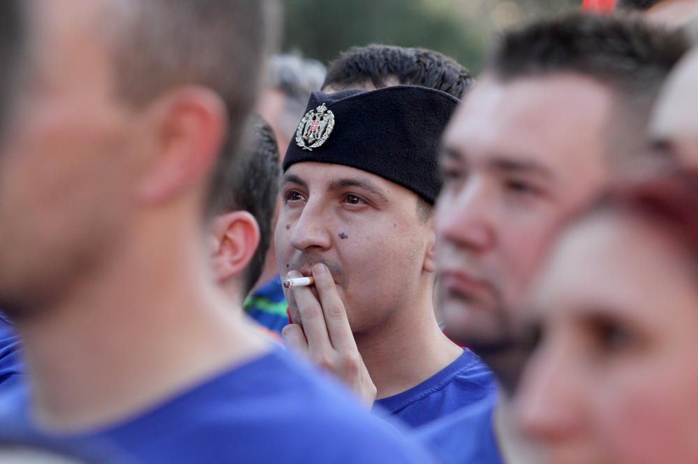 NA RAVNOJ GORI ČETNICI SEVER UTRČALI U MASU I NAPRAVILI PIČVAJZ! Haos na četničkoj proslavi