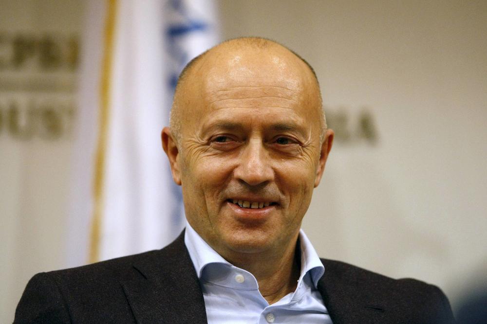 D men: Ovako je kralj šećera Kole sa sinom stigao na Anino venčanje! (VIDEO)