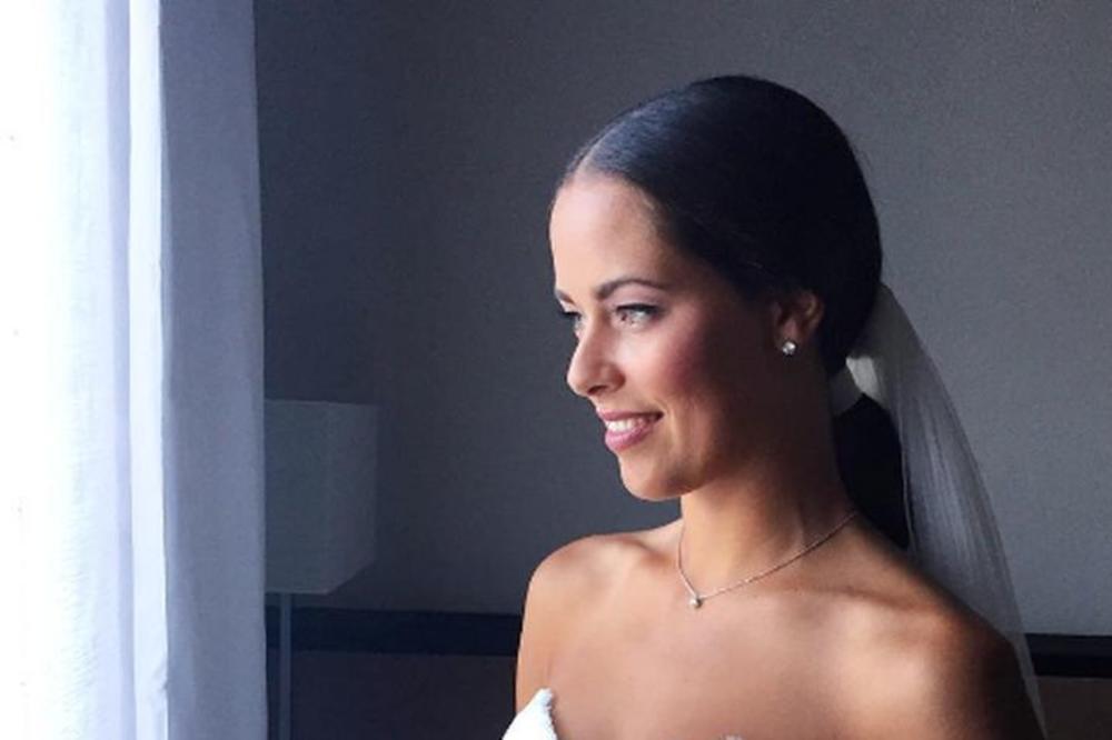 O Aninoj venčanici pišu svi svetski mediji: I ona i ta divna haljina kao da su iz bajke izašle!