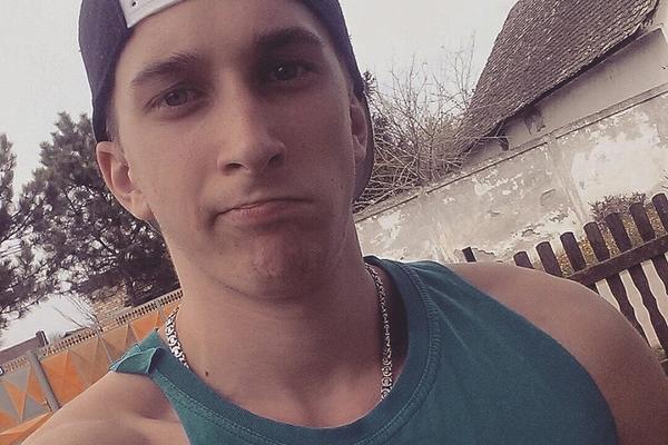 Ovo je batica koji se zaljubio na Exitu, pa zapalio Fejsbuk! Proverili smo da li je našao curu svojih snova! (FOTO)