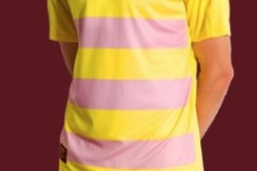 Lizalica, žvaka, bombona, tortica? Ne! To je fudbalski dres!? (VIDEO)