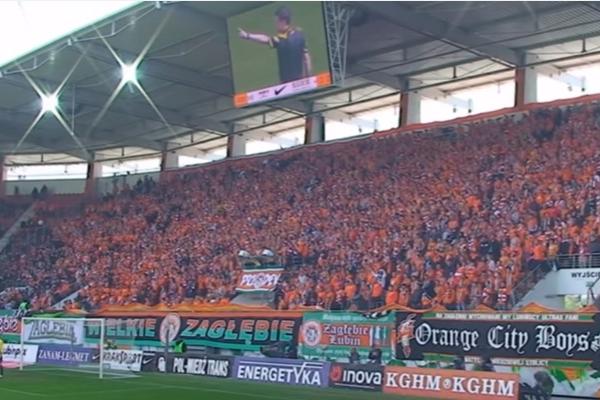 Huligansko ludilo: Poljaci krenuli s vilama i vatrenim oružjem na okršaj sa Partizanom! (VIDEO)