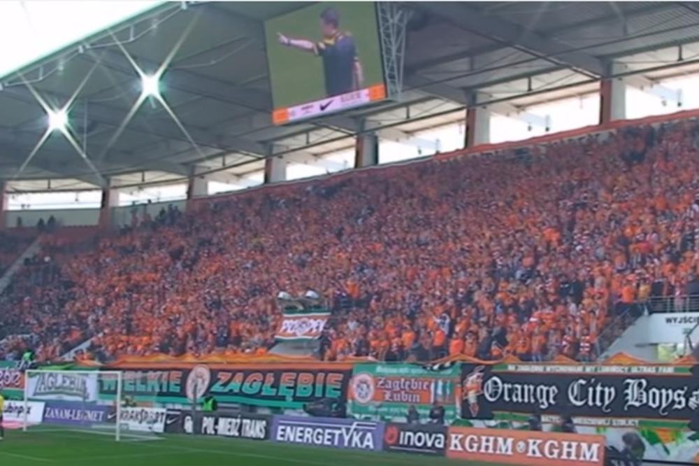 Huligansko ludilo: Poljaci krenuli s vilama i vatrenim oružjem na okršaj sa Partizanom! (VIDEO)