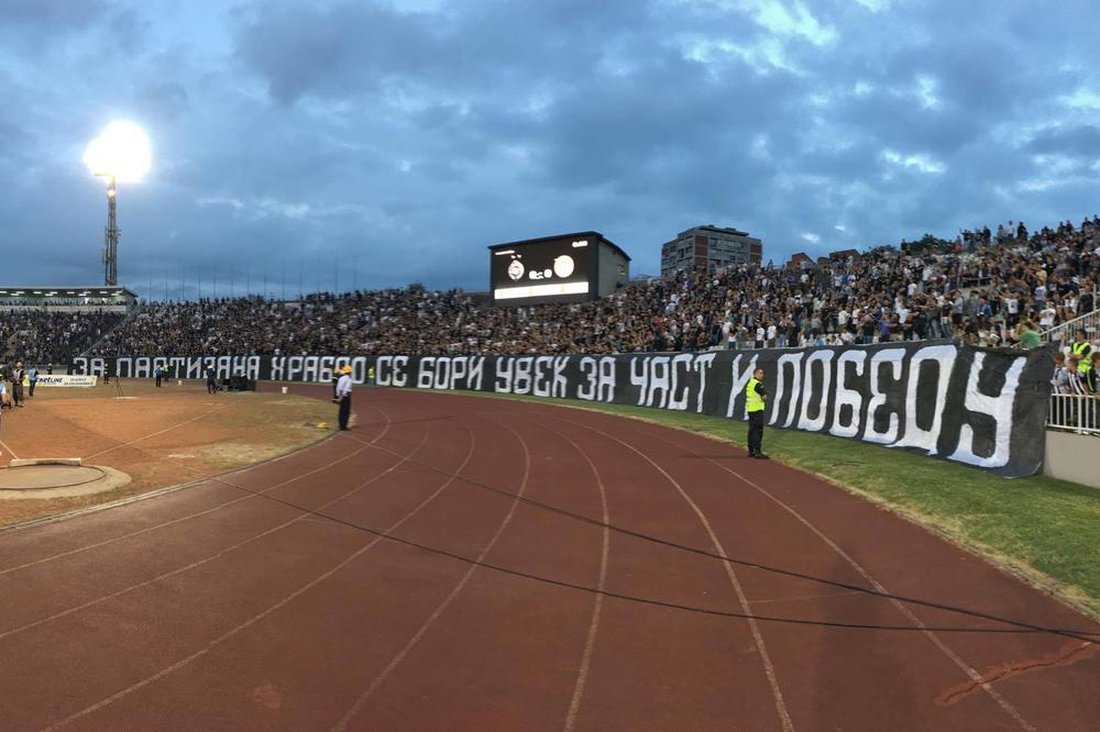 Grobari zagrmeli pred početak utakmice, ni traga ni glasa od naoružanih Poljaka! (FOTO) (VIDEO)