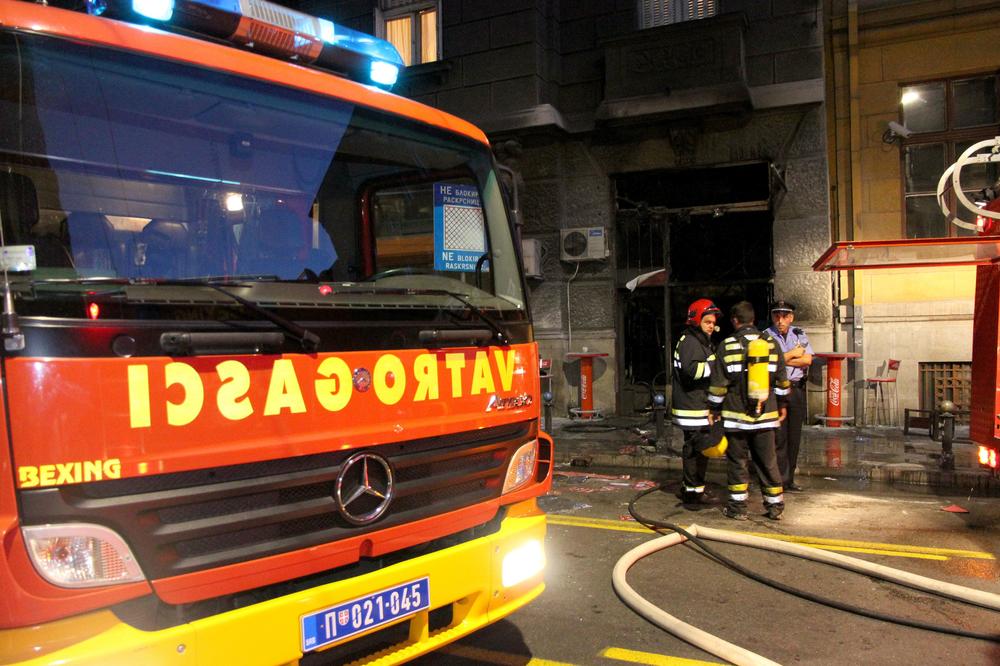 Požar na Dedinju: Advokatu Andrije Draškovića izgoreo zlatni džip!