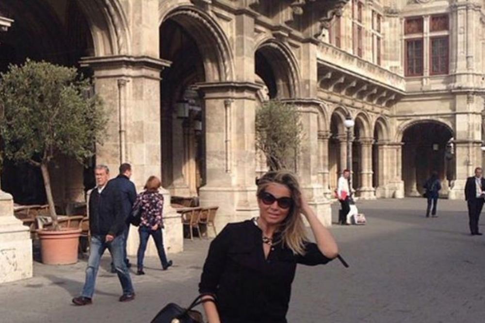 Osušila se: Karleuša odjednom bolesno smršala, da joj ne fali nešto? (FOTO)