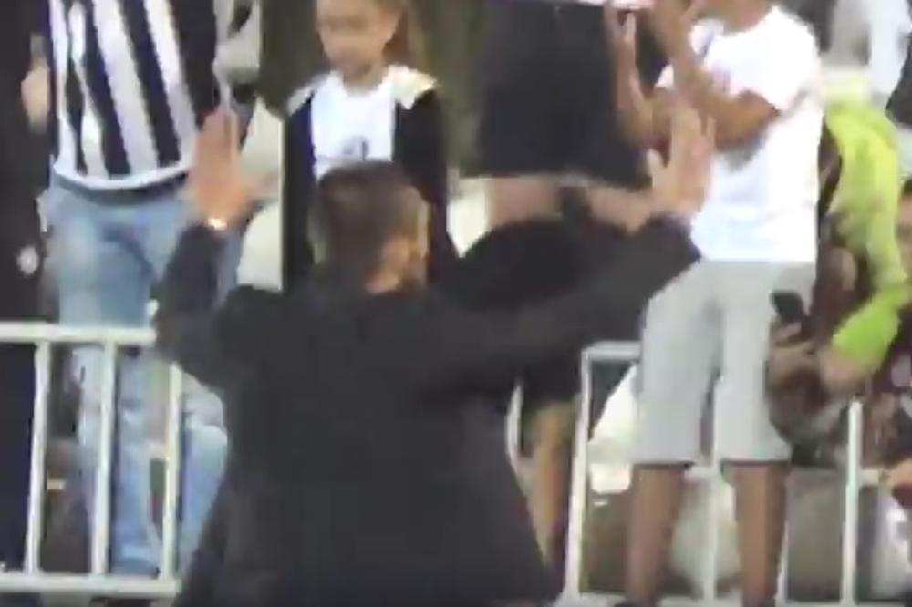 Svaki put kada je Partizan promašivao šanse, Ilievu su pucali živci pored terena! (VIDEO)