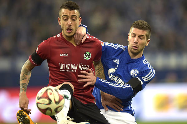 Iako je delovalo nemoguće, Šalke će se boriti za opstanak! Fenjeraš prejak za Nastasića i drugare! (VIDEO)