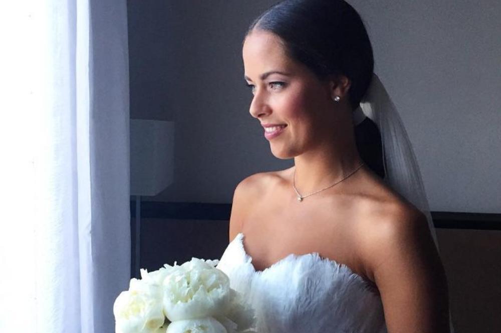 Ana vam je prelepa? Shvatićete na koga, čim joj vidite mamu! Od nje je nasledila sve! (FOTO)