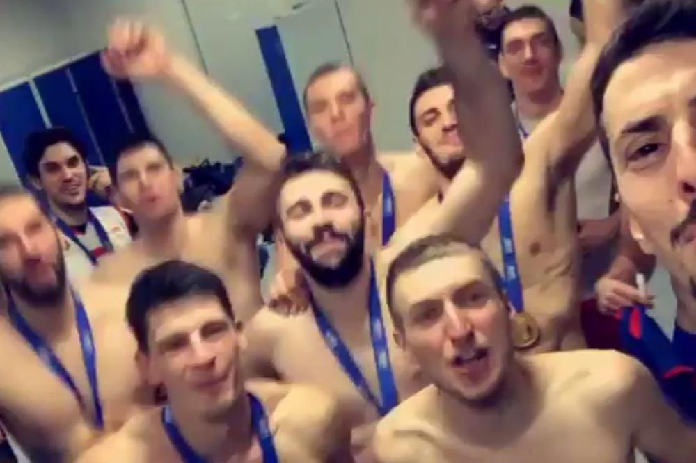 A iz šampionske svlačionice grmela je samo jedna pesma! (VIDEO)