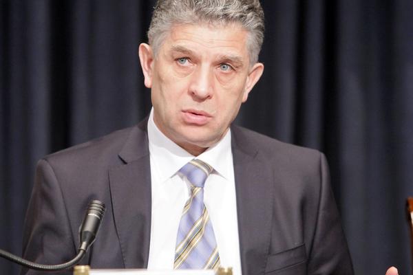 LJUDI, PA OVO JE ŠOU! I Sulja Ugljanin se pridružio protestima opozicije!