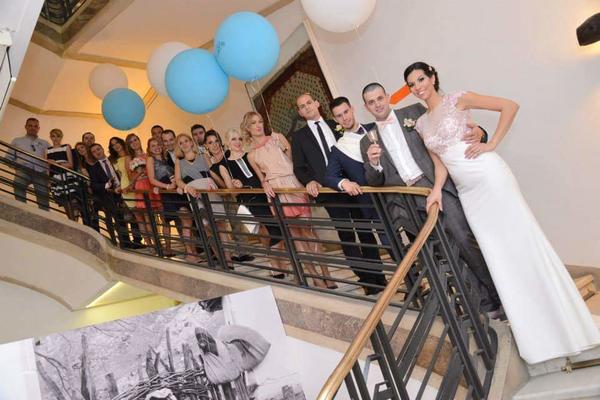 Kad može sin od direktorke, možete i vi: Mladenci, pozirajte u najlepšem muzeju Beograda! (FOTO)