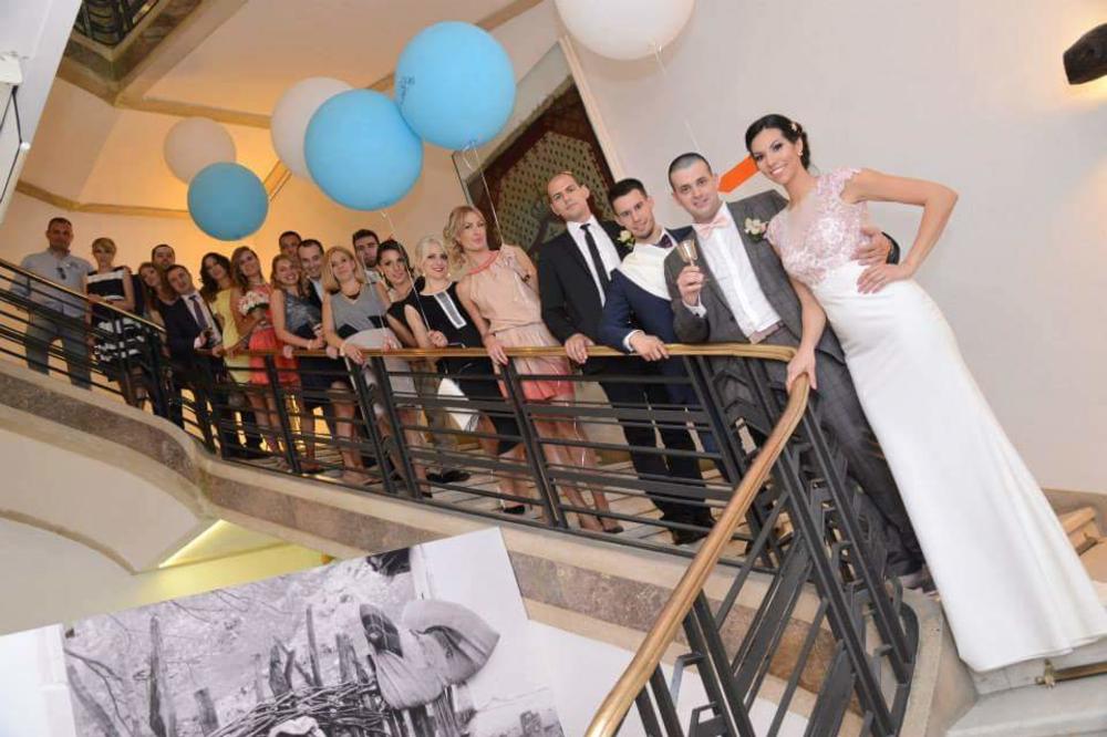 Kad može sin od direktorke, možete i vi: Mladenci, pozirajte u najlepšem muzeju Beograda! (FOTO)