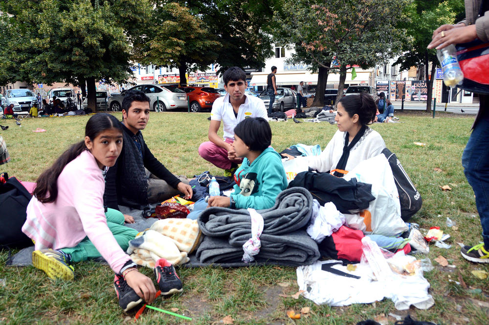 Petočlana porodica prenoćila u parku u Zemunu